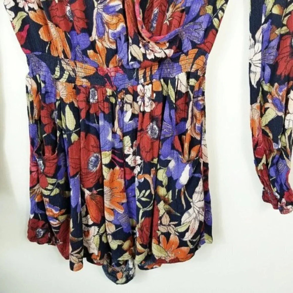 Band of Gypsies Women's XS Elastic Waist Long Sleeve Blue Floral Crepe Romper - Picture 4 of 6